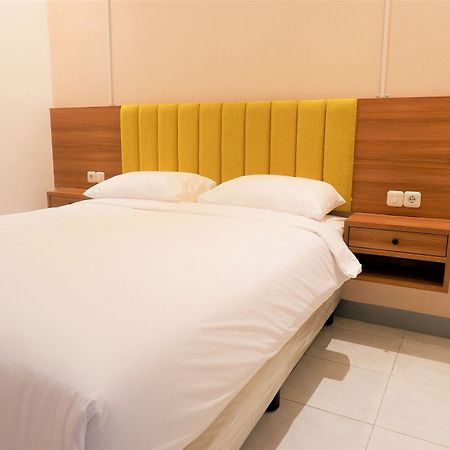 Kokonut Guesthouse Surabaya Eksteriør billede