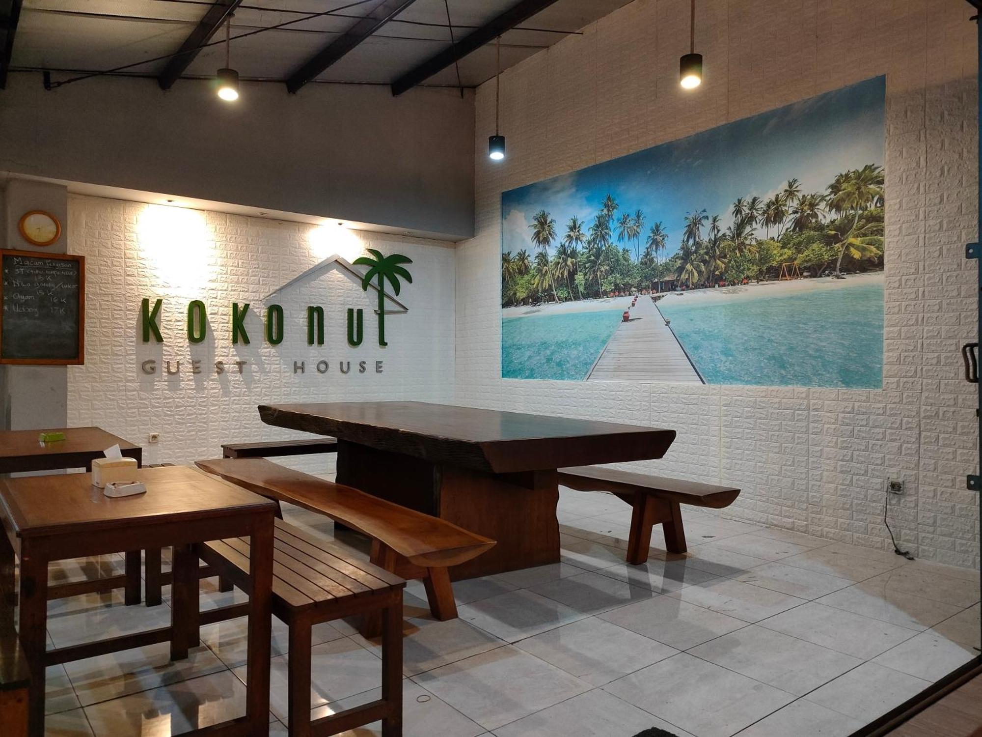 Kokonut Guesthouse Surabaya Eksteriør billede