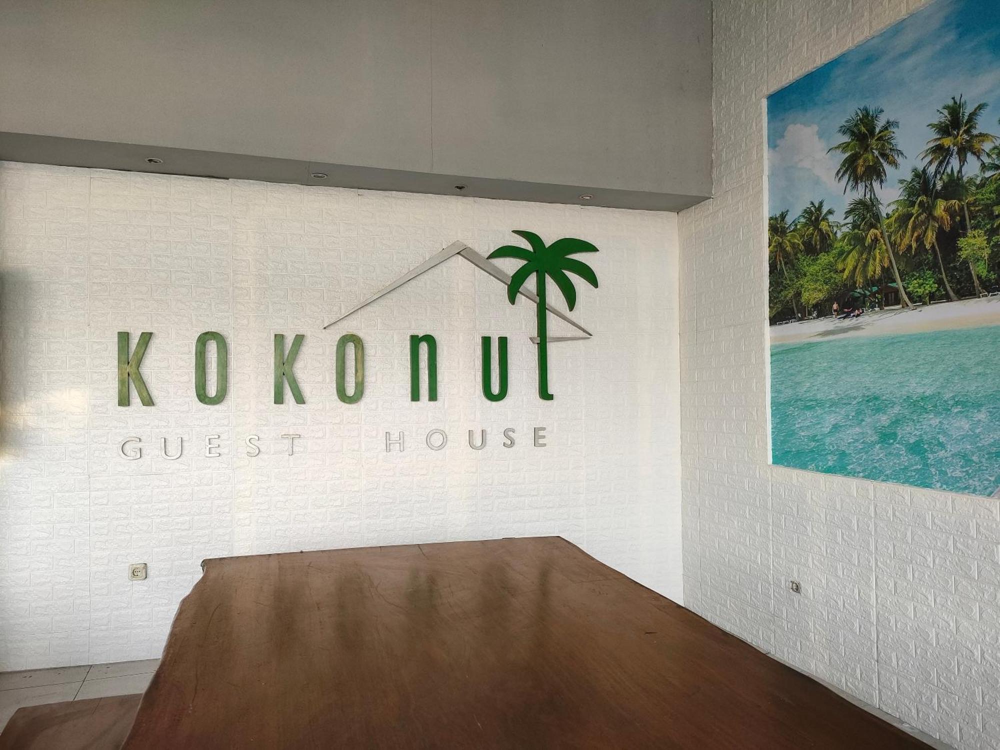 Kokonut Guesthouse Surabaya Eksteriør billede