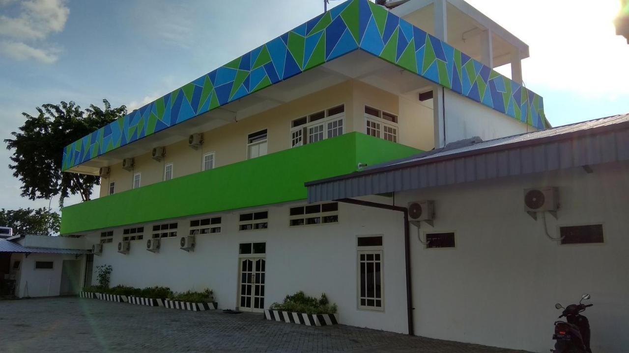 Kokonut Guesthouse Surabaya Eksteriør billede
