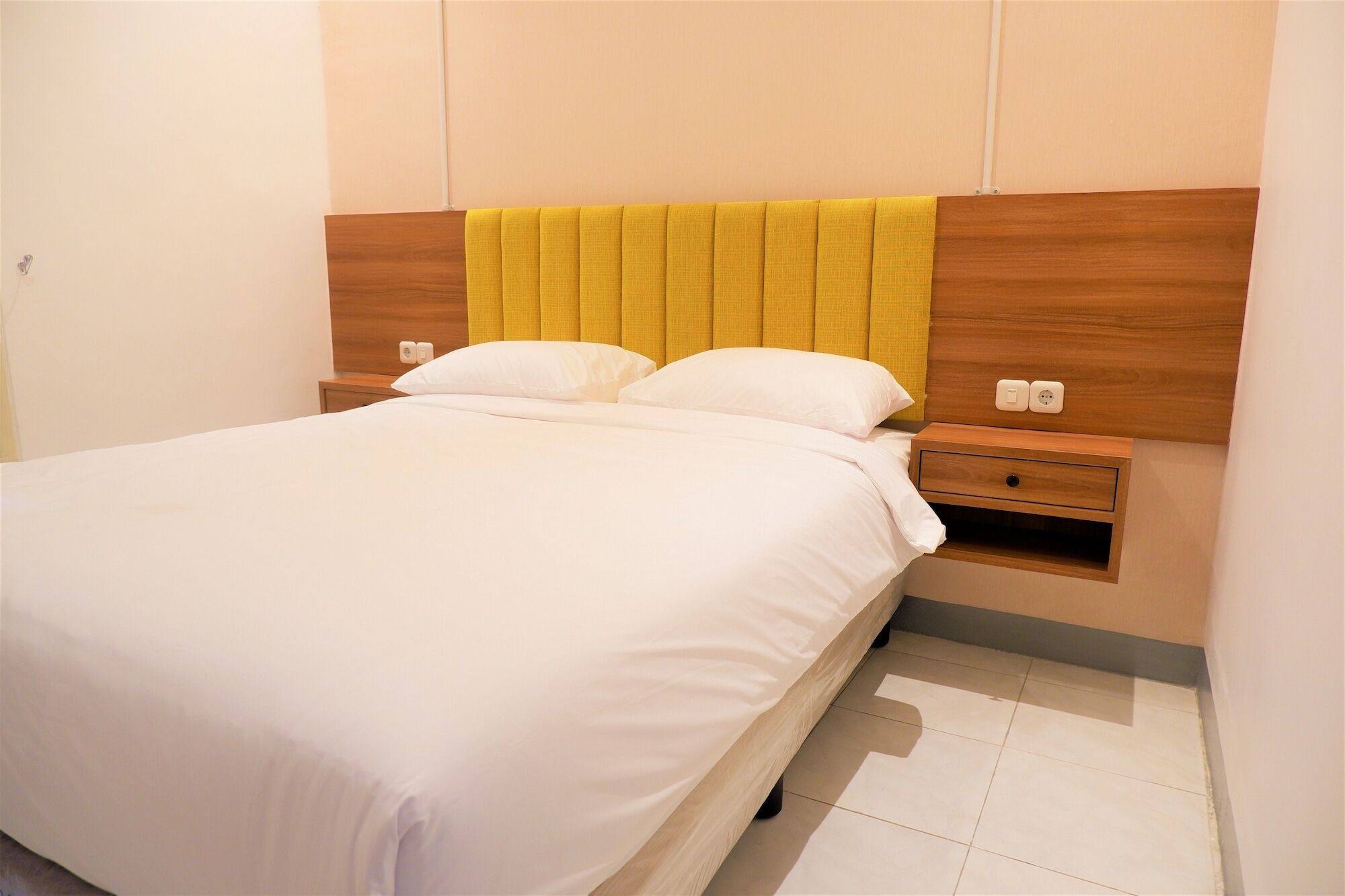 Kokonut Guesthouse Surabaya Eksteriør billede