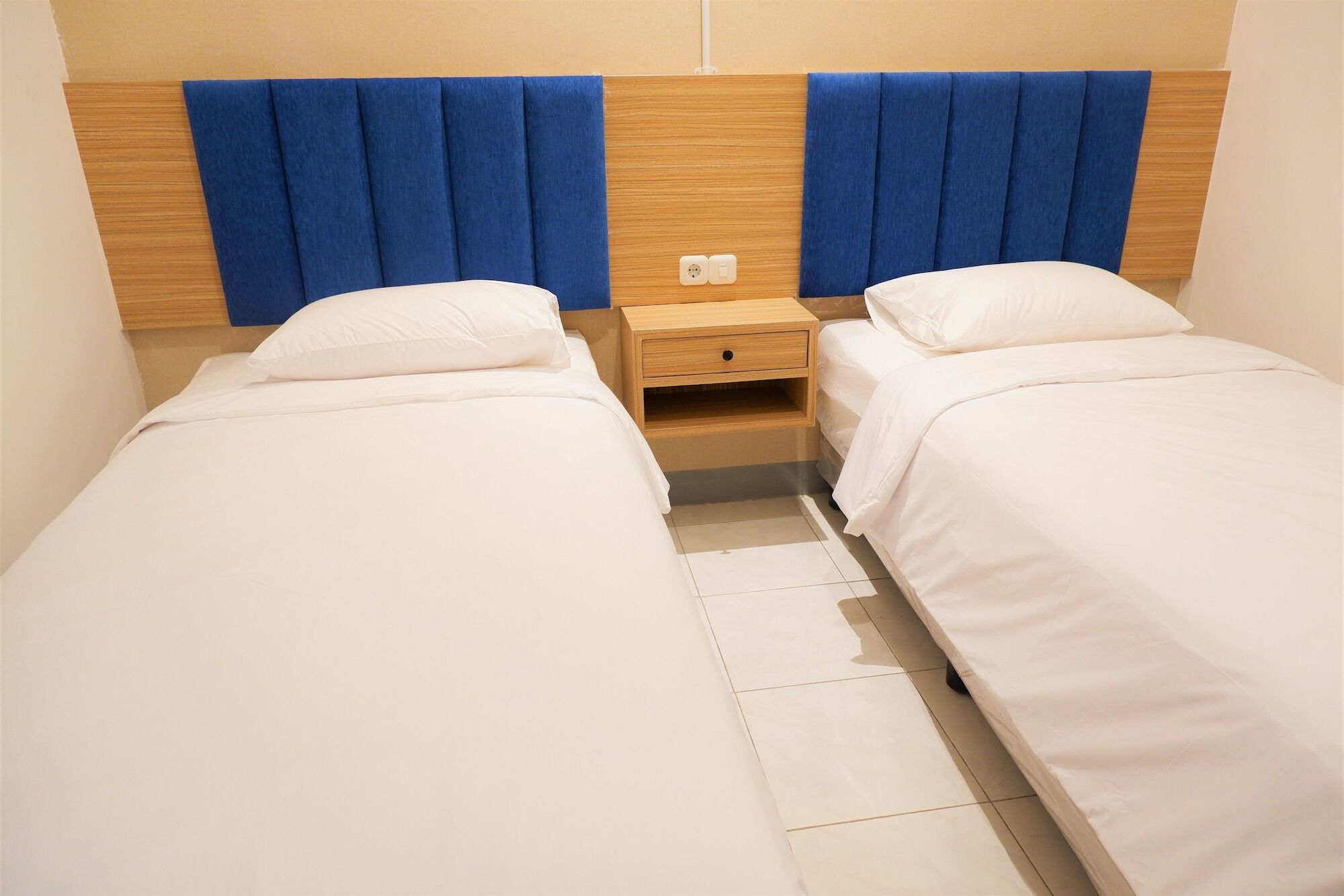 Kokonut Guesthouse Surabaya Eksteriør billede